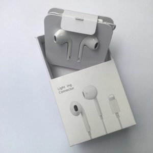 Apple-Headphones3.jpeg